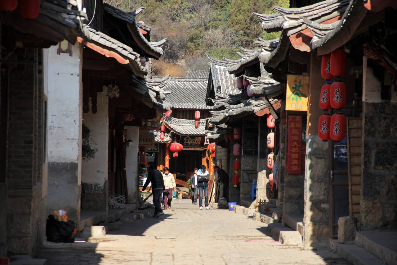 雲南省・麗江でおすすめの観光地、束河古鎮の味のある路地