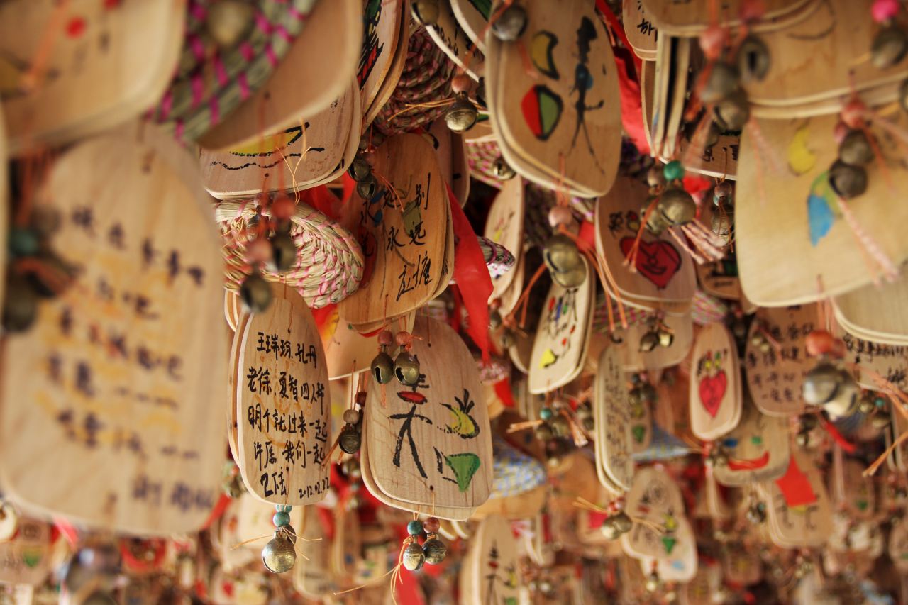 雲南省・麗江古城 日本の絵馬のようなもの