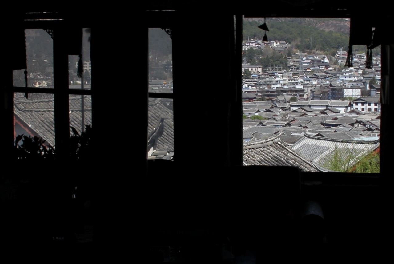 雲南省・麗江古城 窓から見える街並み