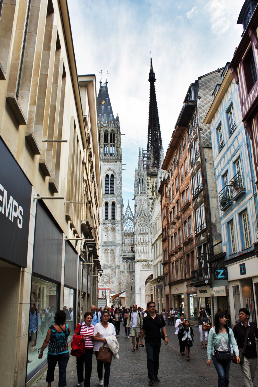 フランス・ルーアンの街並みとノートルダム大聖堂