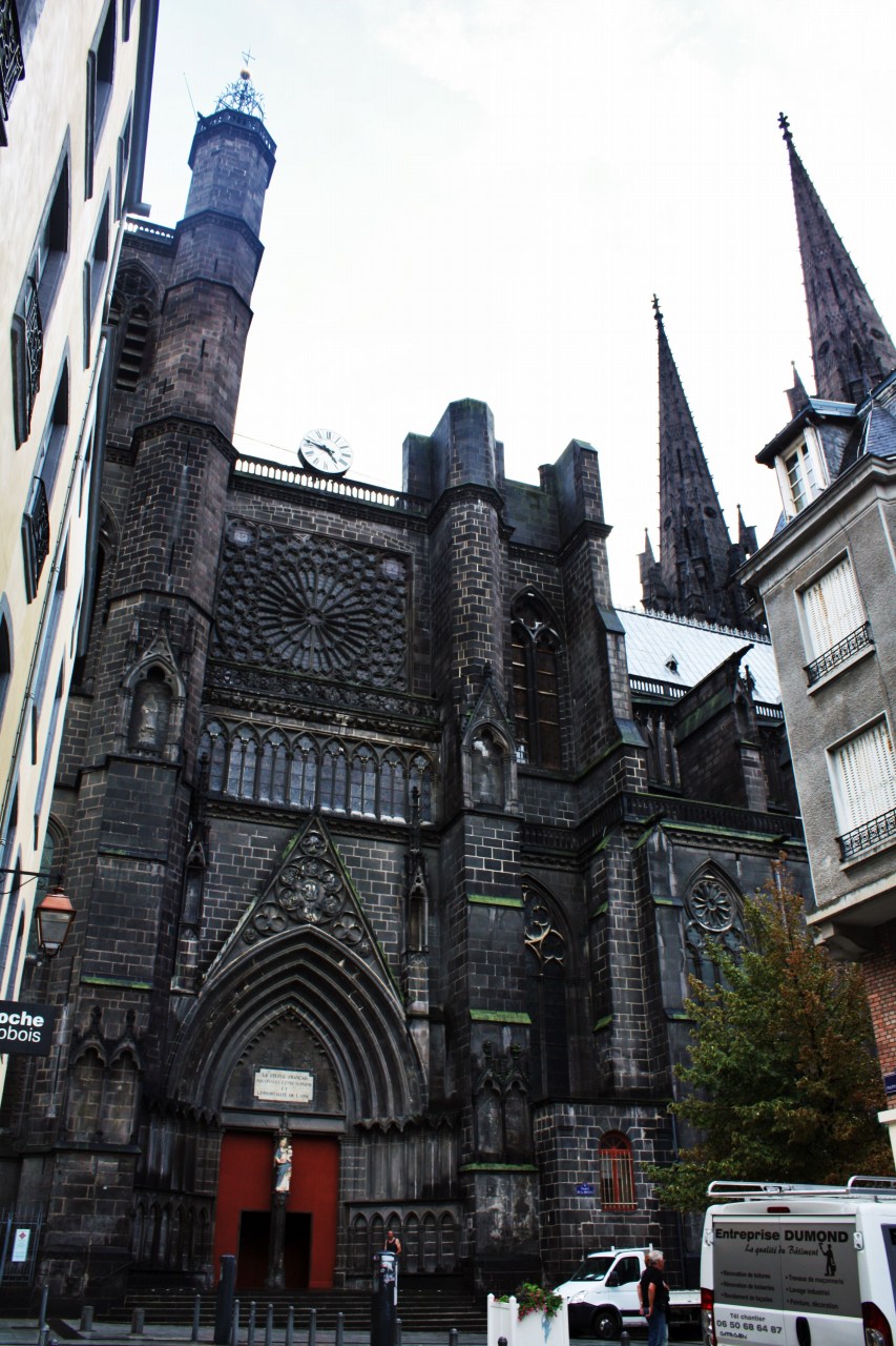 フランス・クレルモン・フェランのノートルダム大聖堂