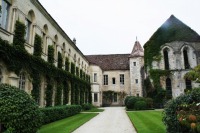 フォントネー修道院の絶景、フランスの観光スポット