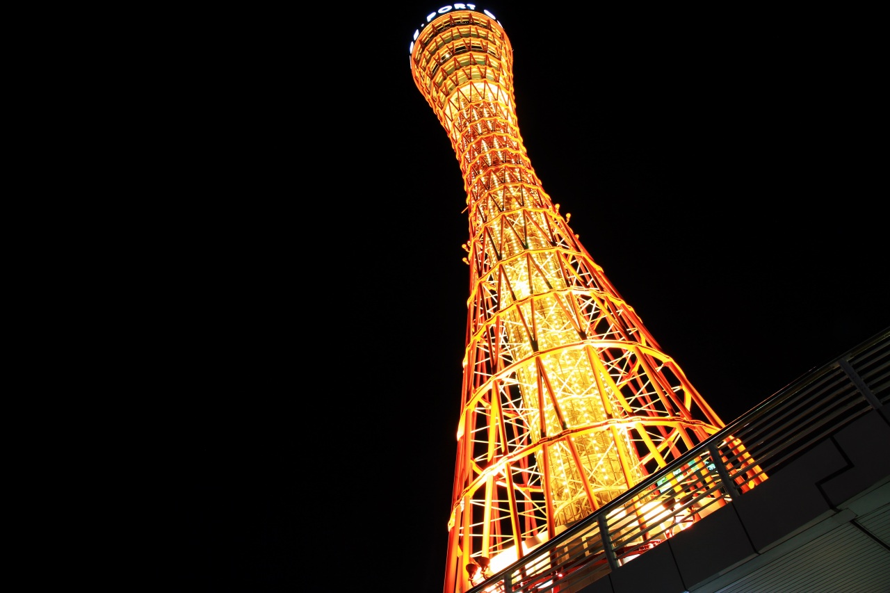 神戸・ハーバーランドのポートタワーの夜景