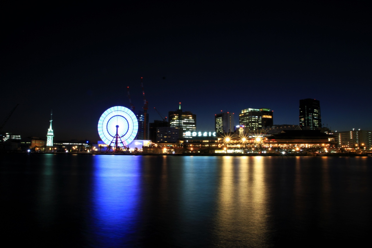 神戸・ハーバーランドの夜景 観覧車が良いアクセントになっています