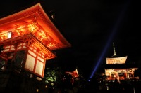 清水寺の紅葉のライトアップの絶景写真画像、京都のおすすめ観光スポット